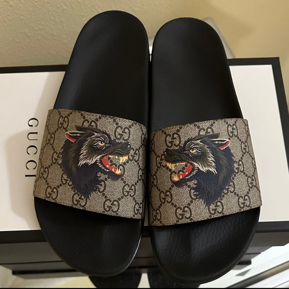 Gucci Supreme wolf’s head slides